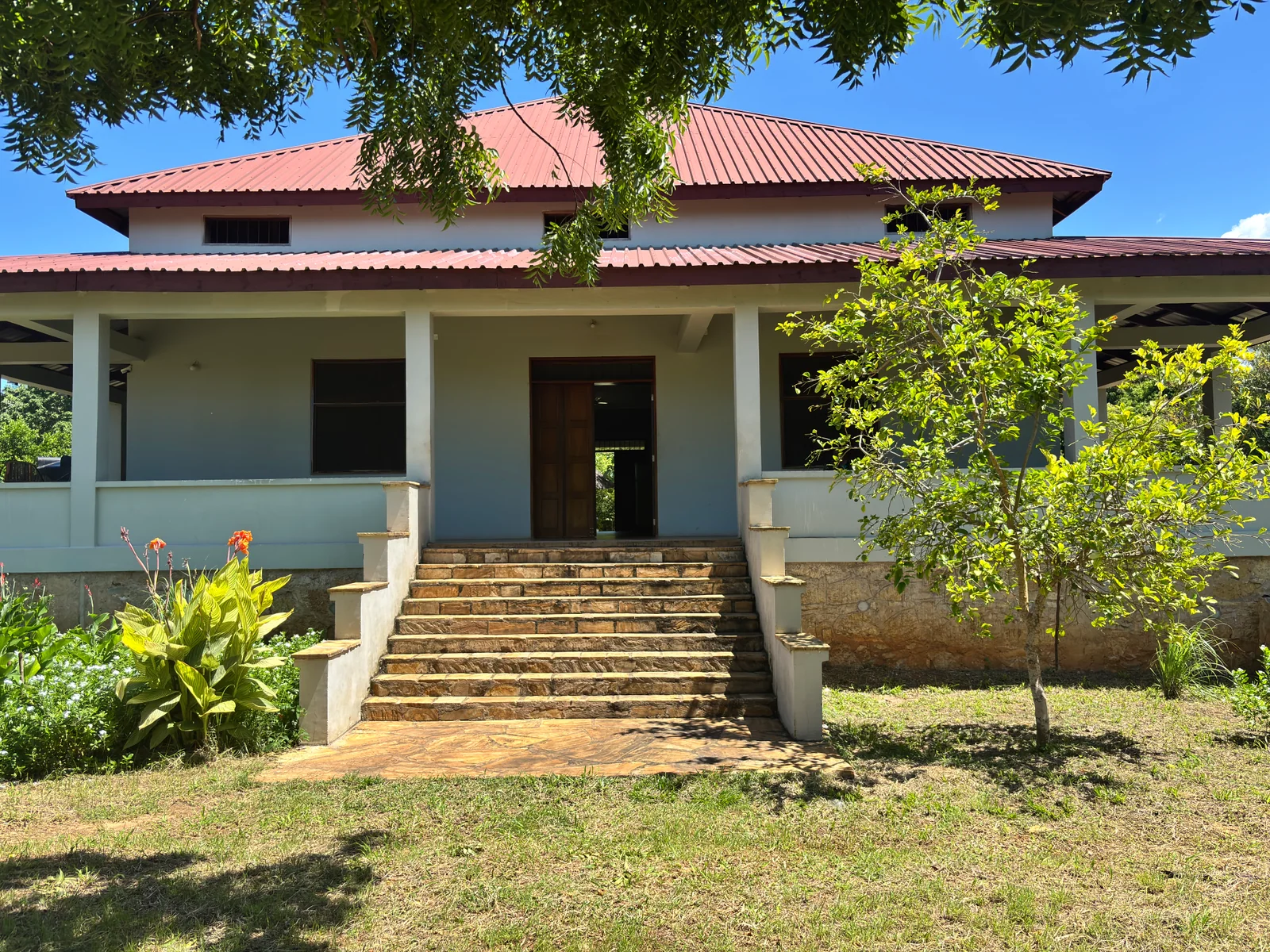 Front entrance and garden steps of the finished Bomagawani house